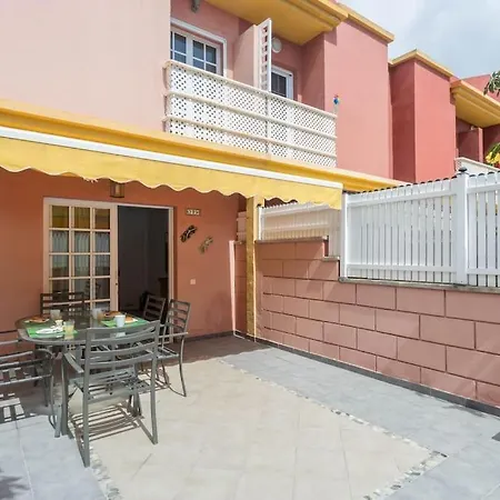 Con Terraza Y Piscina
