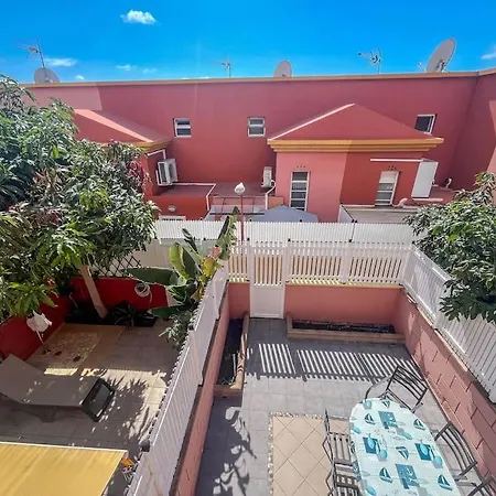 Con Terraza Y Piscina