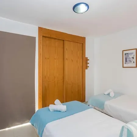 Con Terraza Y Piscina Apartamento